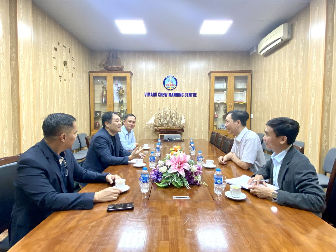 ĐÓN TIẾP VÀ LÀM VIỆC CÙNG ĐOÀN CÔNG TÁC CỦA ĐỐI TÁC ENOSM