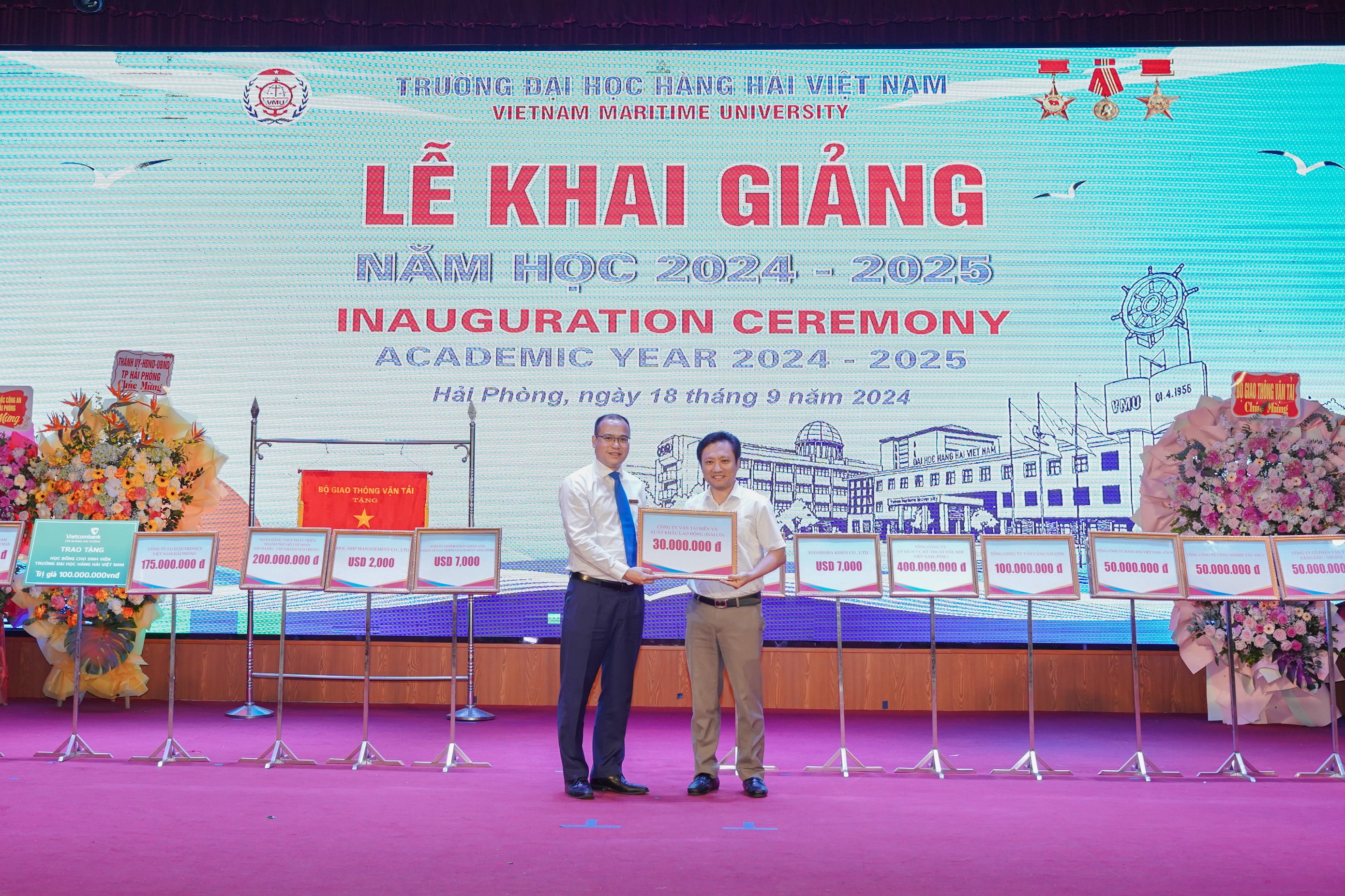 CÔNG TY ISALCO VÀ CÁC ĐỐI TÁC DỰ VÀ TRAO HỌC BỔNG CHO TRƯỜNG ĐẠI HỌC HÀNG HẢI VIỆT NAM TRONG LỄ KHAI GIẢNG NĂM HỌC 2024- 2025