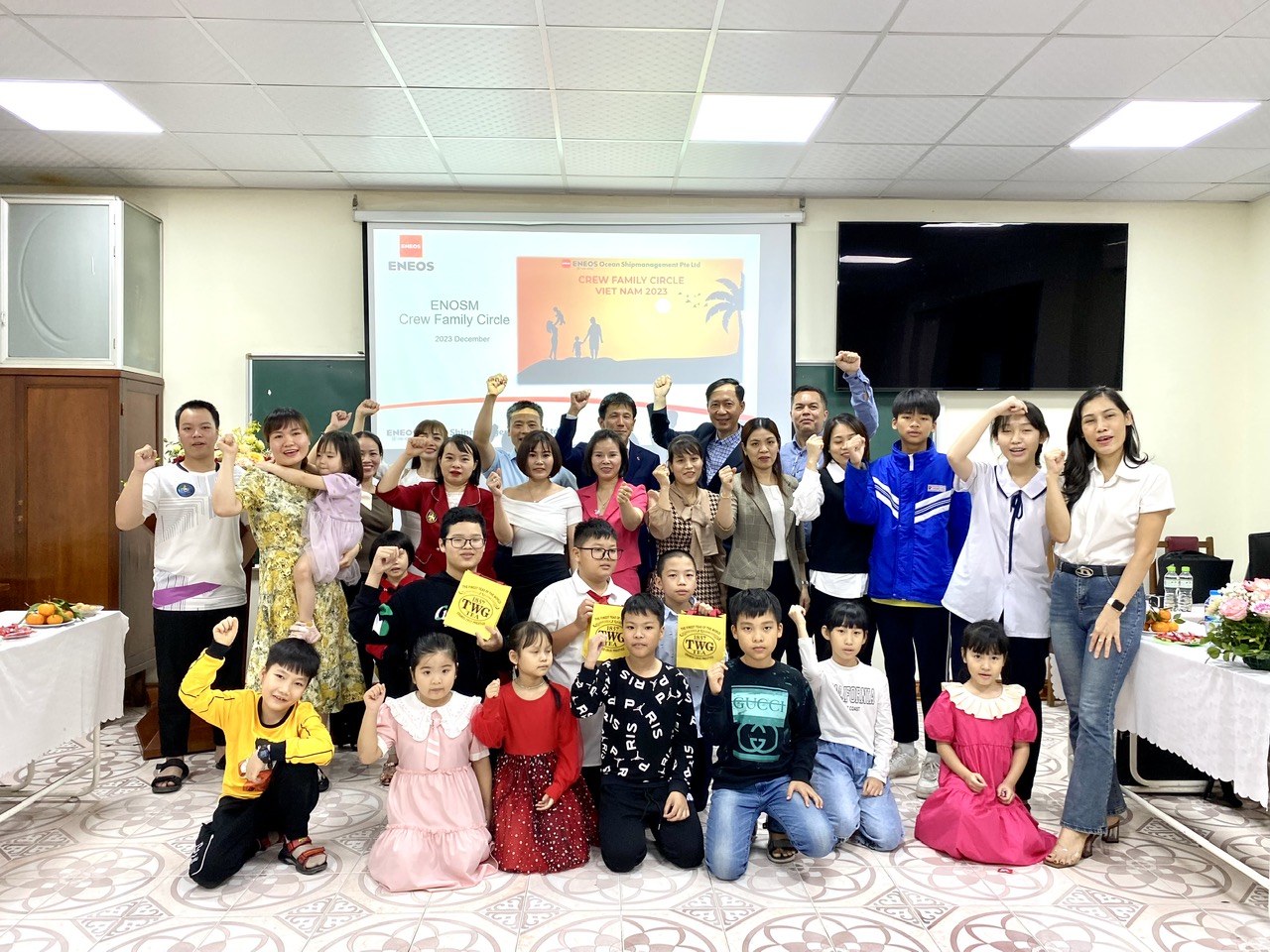 ENOSM CREW FAMILY CIRCLE 2023